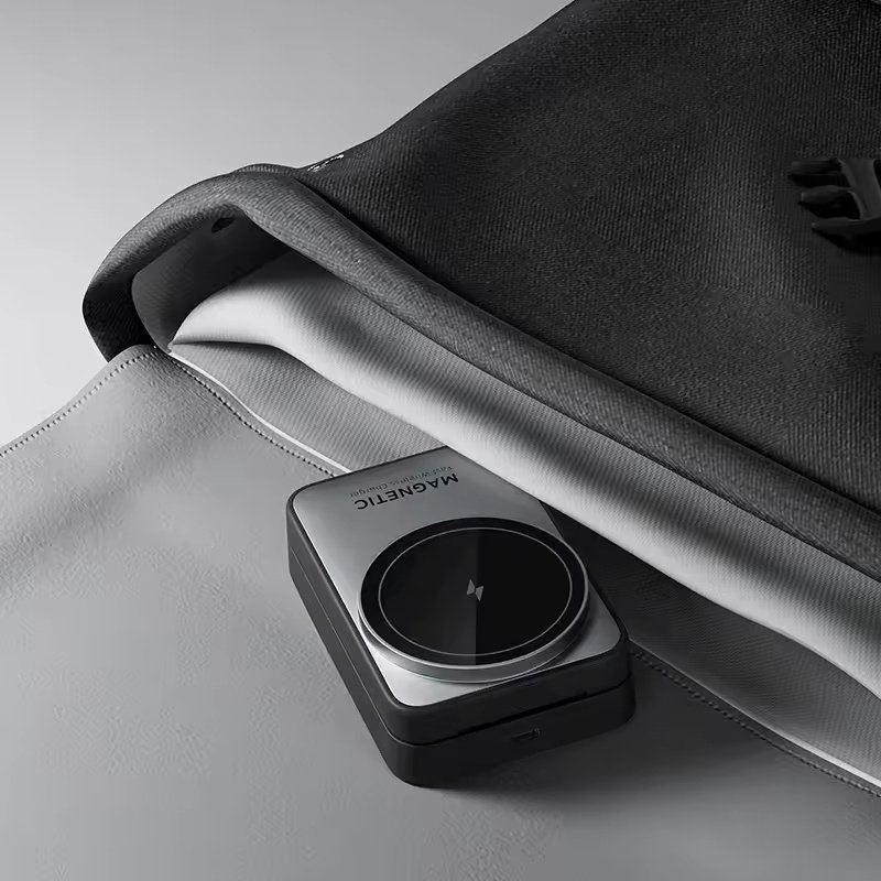 Folding Magnetic 3-in-1 Wireless Charger - Image 8